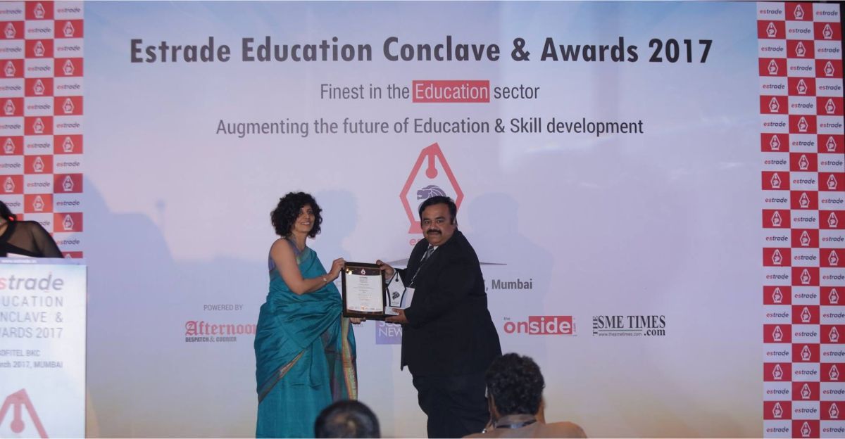 Dr. Kapil Arora, Associate Professor Finance - Jk Lakshmipat University, Jaipur receiving Special Educator Award from Ms. Swati Lodha