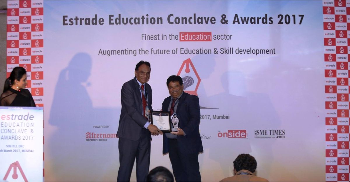 Mr. Partha Sarathy Mallick, Director (Ranking & Accreditation) - VIT University receiving Best Private University of the Year award for VIT University