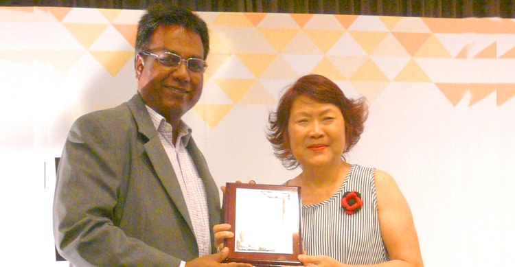 Mr. Jack Ayyappan Felicitating Ms. Zhang Jia Lin – Council Member of Singapore Manufacturing Federation & Builders Pte.Ltd.